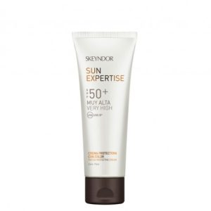 Crema protectora con color SPF50+